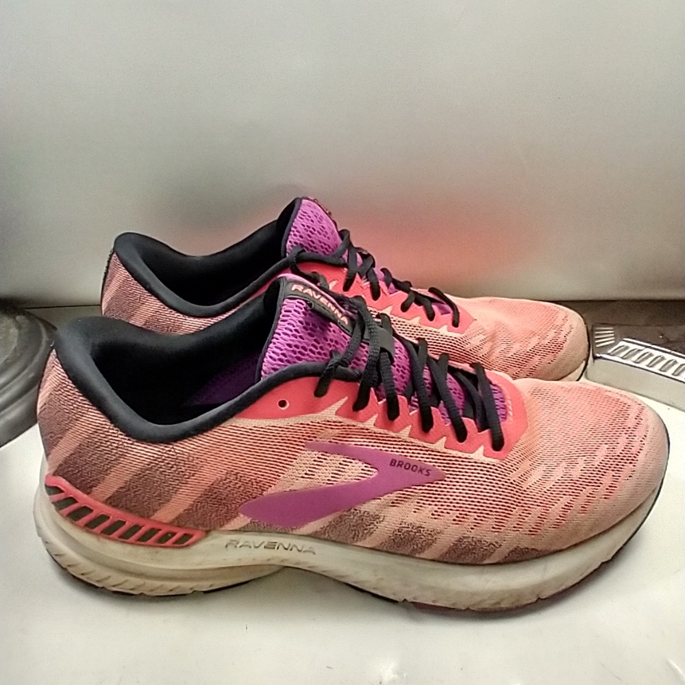 Brooks Ravenna 10 Running Shoes Women's sz 10